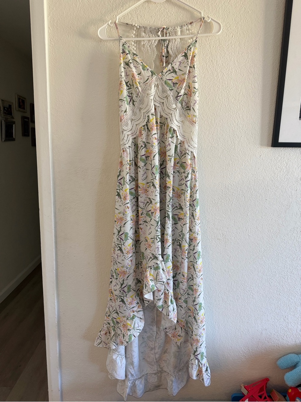 White Floral High-Low Maxi Dress with Lace Trim